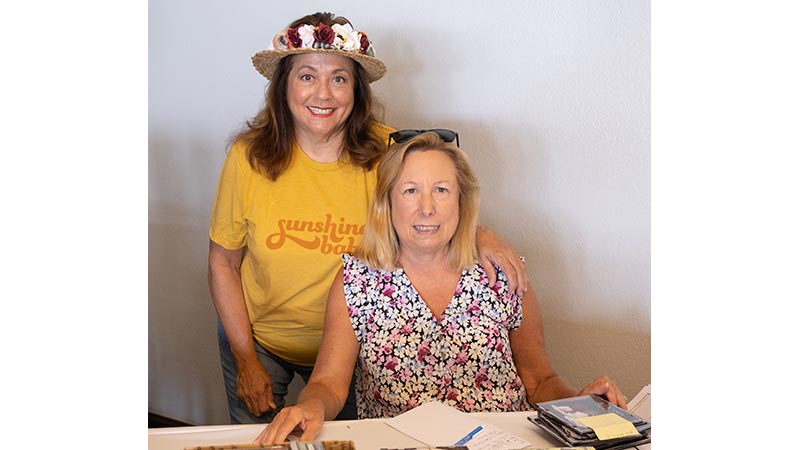 Sandy and Linda Mentzer at the 2023 Kaua&lsquo;i Steel Guitar Festival
